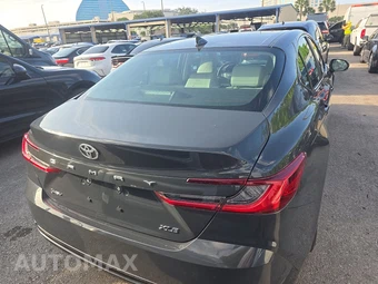 2025 Toyota Camry XLE - miniatura 5