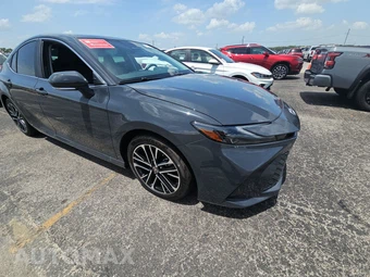 2025 Toyota Camry XLE - miniatura 3