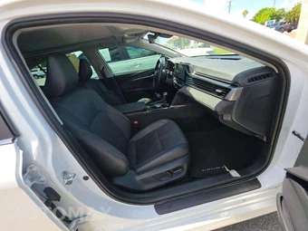 2025 Toyota Camry XLE - miniatura 18