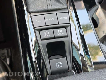 2025 Toyota Camry XLE - miniatura 24
