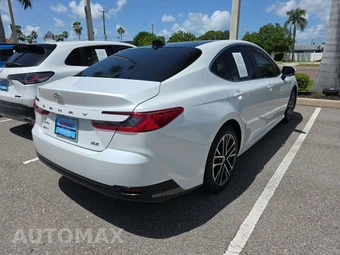 2025 Toyota Camry XLE - miniatura 3