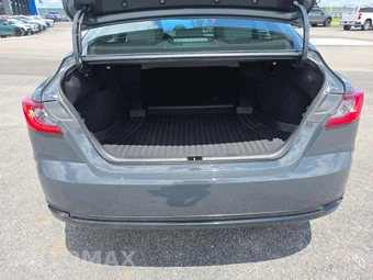 2025 Toyota Camry XLE - miniatura 11
