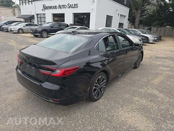 2025 Toyota Camry XLE - miniatura 3