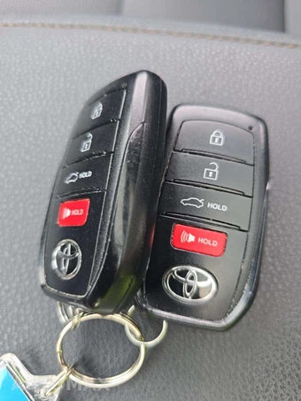 2025 Toyota Camry XLE - miniatura 8