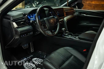 2025 Toyota Camry XSE - miniatura 8