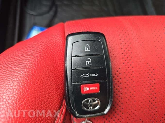 2025 Toyota Camry XSE - miniatura 8