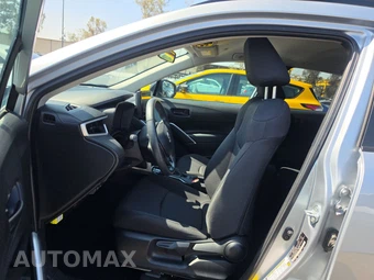 2025 Toyota Corolla Cross LE - miniatura 7
