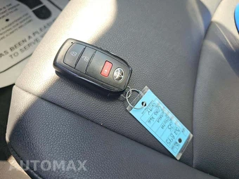 2025 Toyota Corolla Cross XLE - miniatura 8