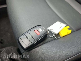 2025 Toyota Corolla Cross XLE - miniatura 5