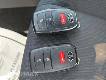 2025 Toyota Corolla Hatchback SE - miniatura 8