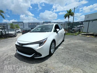 2025 Toyota Corolla Hatchback SE