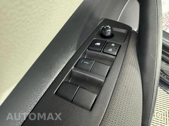 2025 Toyota Corolla Hybrid LE Sedan - miniatura 34