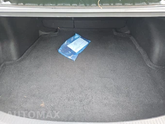 2025 Toyota Corolla Hybrid LE Sedan - miniatura 16