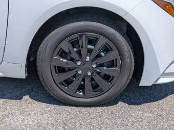 2025 Toyota Corolla Hybrid LE Sedan - miniatura 11