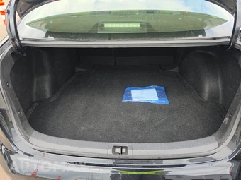 2025 Toyota Corolla Hybrid LE Sedan - miniatura 16