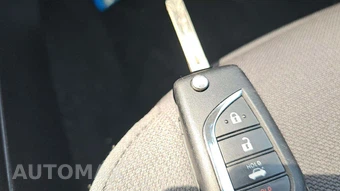 2025 Toyota Corolla LE Sedan - miniatura 18