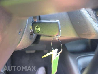 2025 Toyota Corolla LE Sedan - miniatura 8