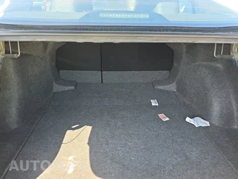 2025 Toyota Corolla LE Sedan - miniatura 16