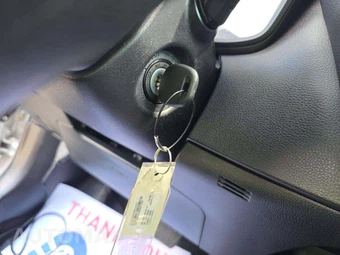 2025 Toyota Corolla LE Sedan - miniatura 8