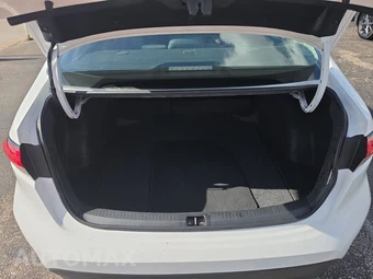 2025 Toyota Corolla LE Sedan - miniatura 16