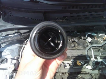 2025 Toyota Corolla LE Sedan - miniatura 3
