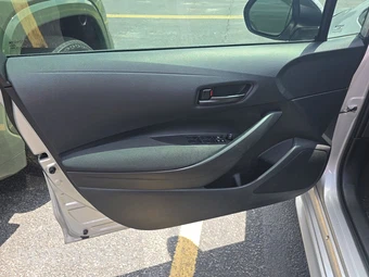 2025 Toyota Corolla LE Sedan - miniatura 9
