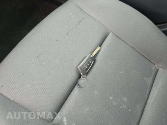 2025 Toyota Corolla LE Sedan - miniatura 5