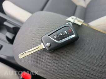 2025 Toyota Corolla LE Sedan - miniatura 8