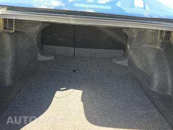 2025 Toyota Corolla LE Sedan - miniatura 16