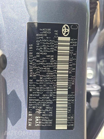 2025 Toyota Corolla LE Sedan – miniatura 2
