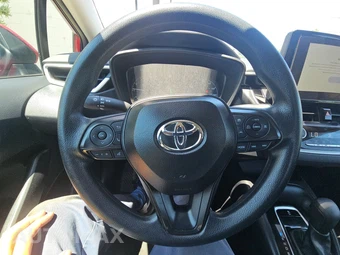 2025 Toyota Corolla LE Sedan - miniatura 10