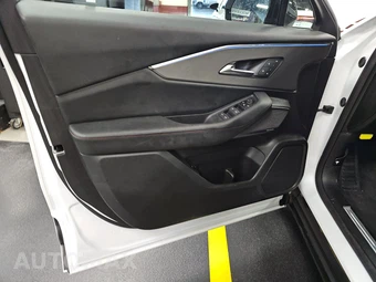 2025 Toyota Corolla LE Sedan - miniatura 9