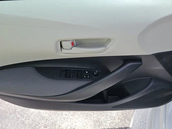 2025 Toyota Corolla LE Sedan - miniatura 15