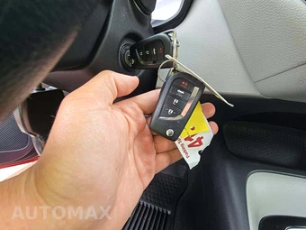 2025 Toyota Corolla LE Sedan - miniatura 8