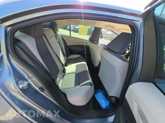 2025 Toyota Corolla LE Sedan - miniatura 16
