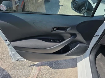 2025 Toyota Corolla LE Sedan - miniatura 9