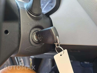 2025 Toyota Corolla LE Sedan - miniatura 8