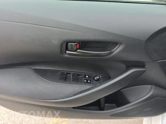 2025 Toyota Corolla LE Sedan - miniatura 9