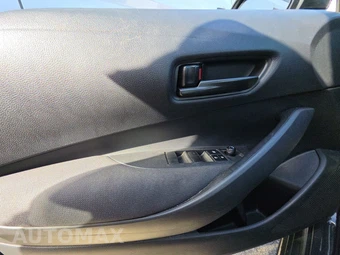 2025 Toyota Corolla LE Sedan - miniatura 9