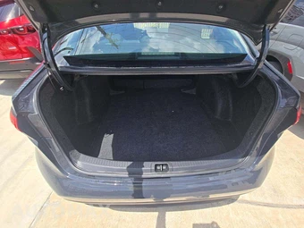 2025 Toyota Corolla LE Sedan - miniatura 11