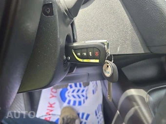 2025 Toyota Corolla LE Sedan - miniatura 5