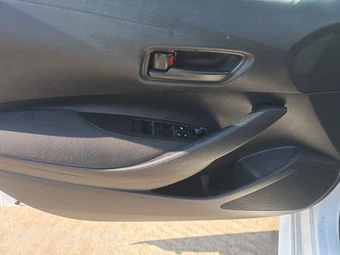 2025 Toyota Corolla LE Sedan - miniatura 9
