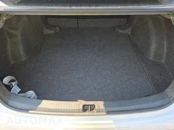 2025 Toyota Corolla LE Sedan - miniatura 16