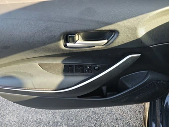 2025 Toyota Corolla SE Sedan - miniatura 9