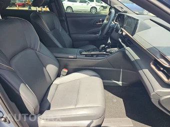 2025 Toyota Crown Signia Limited - miniatura 8