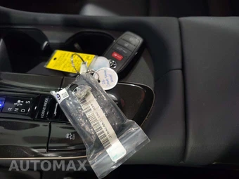 2025 Toyota Crown Signia Limited - miniatura 8