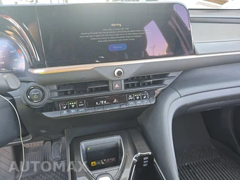 2025 Toyota Crown Signia XLE - miniatura 11