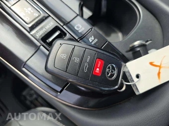 2025 Toyota Crown Signia XLE - miniatura 8