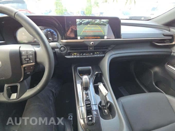 2025 Toyota Crown XLE – miniatura 10