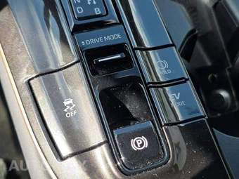 2025 Toyota Crown XLE – miniatura 25
